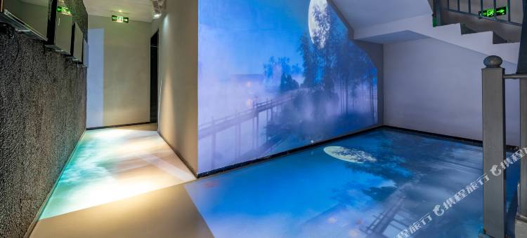 蔚蓝那云酒店(柳州银泰城马鞍山公园店)图片