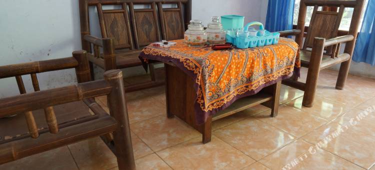 OYO 96881831 斯里甘地红岛海滩民宿，靠近潘切尔海滩(Hotel O Homestay Srikandi Pulau Merah BeachNearPantai Pancer)图片