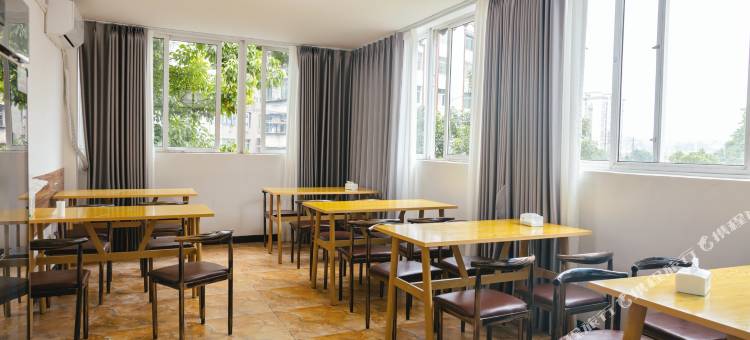 畲乡假日酒店(营山站店)图片