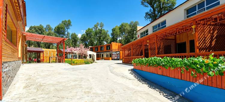 祁连老龙树人家民宿(卓尔山风景区南游客中心店)图片