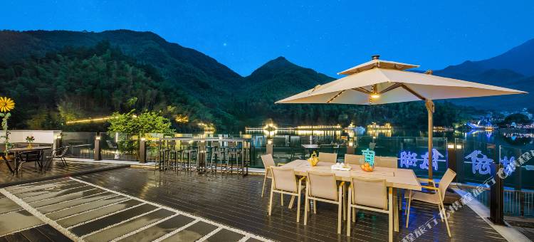 依湖一庭180°智能湖畔观景民宿(云上草原安吉云下秘境景区店)图片