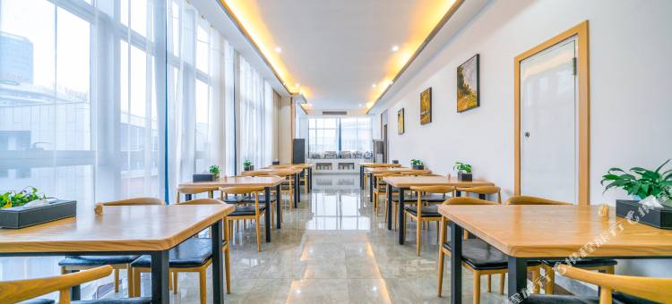 回禾塞拉同酒店(遵义高铁站店)图片