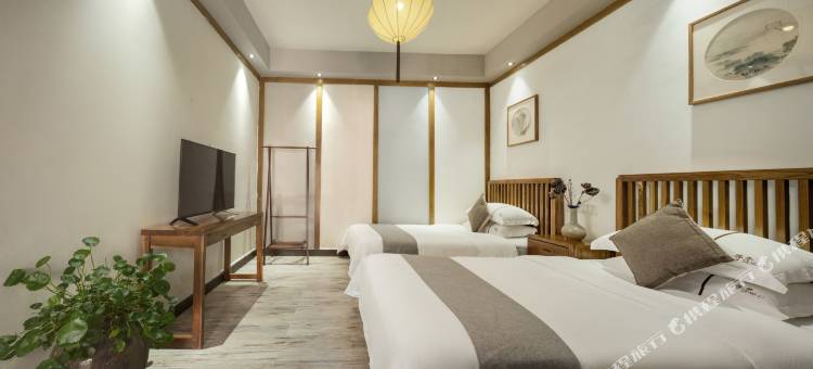 凤凰等李庭院客栈(古城东门店)图片