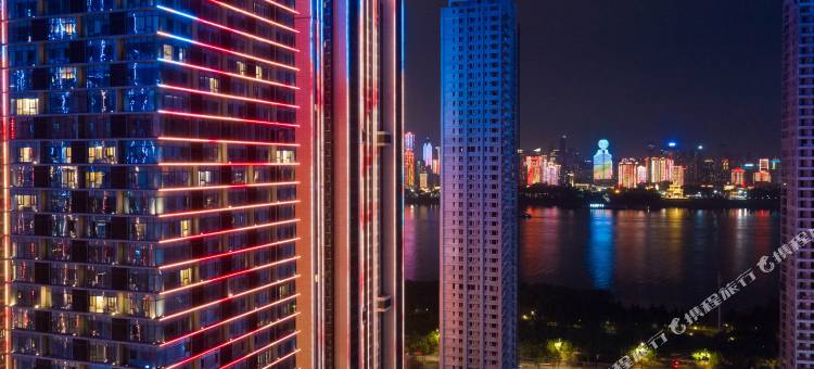 六月江景酒店(武汉绿地国际金融城武昌江滩店)图片