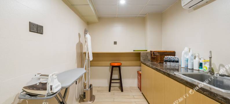 亚轻x酒店(上海同济医院新村路地铁站店)图片