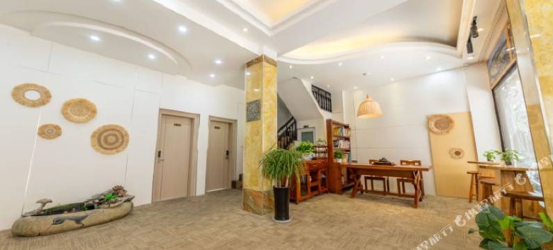 居山问水民宿(镇远古城祝圣桥店)图片