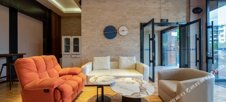 KMF影宿酒店(花溪大道皂角井地铁站店)图片