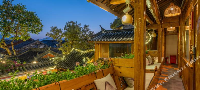 丽江古城山水木藏式轻奢精品客栈(樱花餐厅店)图片