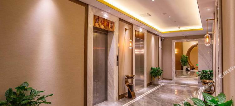 阔悦酒店(上海江宁路地铁站店)图片