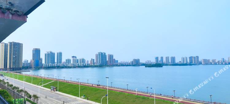 纽宾凯尚居酒店(嘉鱼三湖连江店)图片