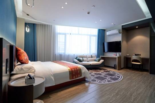 馨怡泰酒店(内蒙古大学南校区美通批发城店)