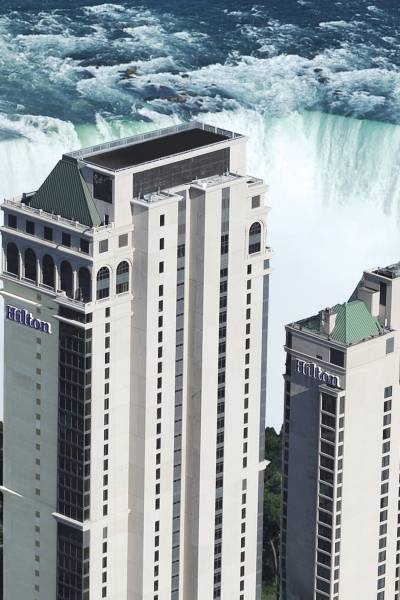 希尔顿尼亚加拉瀑布/瀑布景观套房酒店(Hilton Niagara Falls/ Fallsview Hotel and Suites)