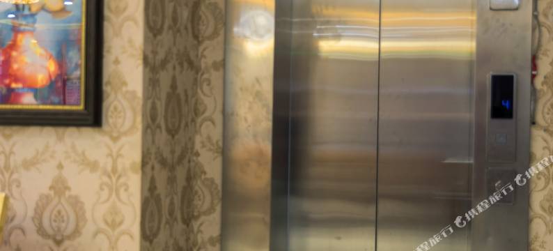 新龙雪域康巴红酒店图片