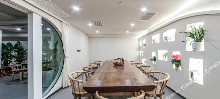 眉山爱慕·溪岸酒店图片