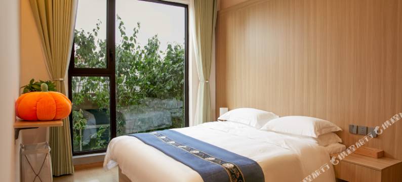 上野山涧庭院山居图片