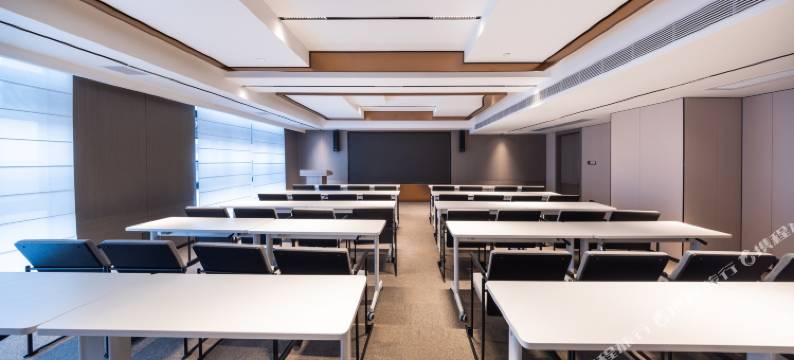 广州白云站聚龙地铁站亚朵酒店图片