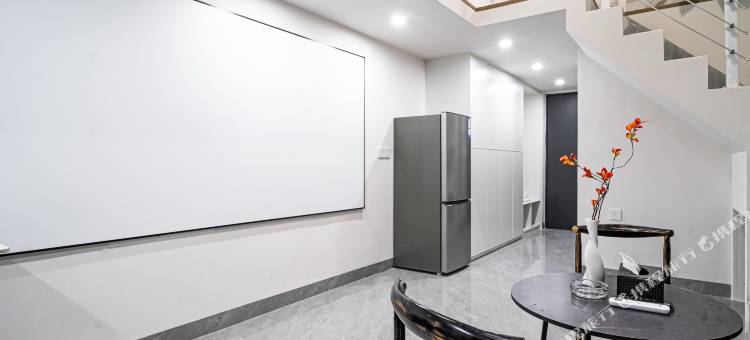 铂金轻奢Loft影院酒店(江铃地铁站店)图片