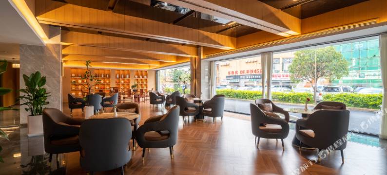 昆明.龙胤MAGICALCITYWALKWORL设计师酒店(昆明站万达广场店)图片