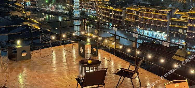 九野半山全景民宿(凤凰古城店)图片