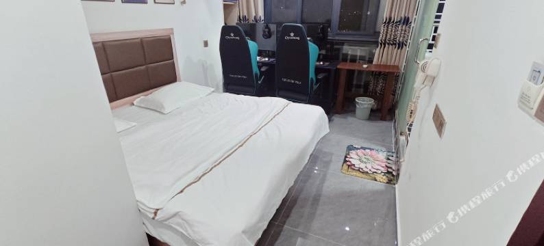 捷豹电竞民宿(湖北工业大学店)图片