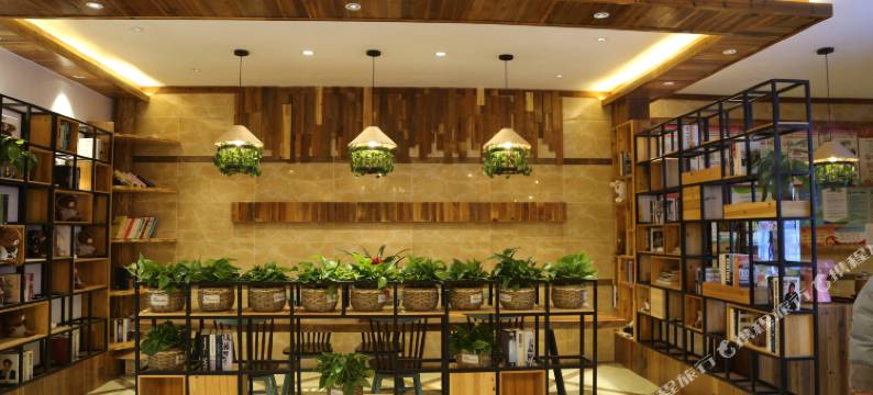 句容水月清华酒店(宁杭路崇明地铁站店)图片