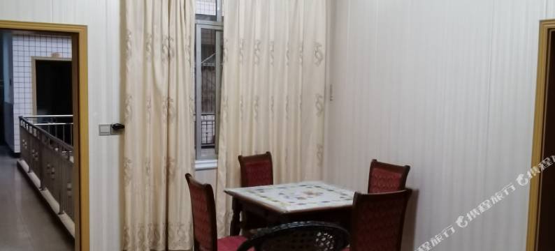 泸定天空之城商务酒店图片