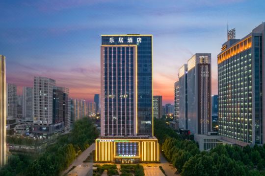 沂河,南临临沂市政务服务中心,西靠临沂市政府,北靠水利局等政府机关