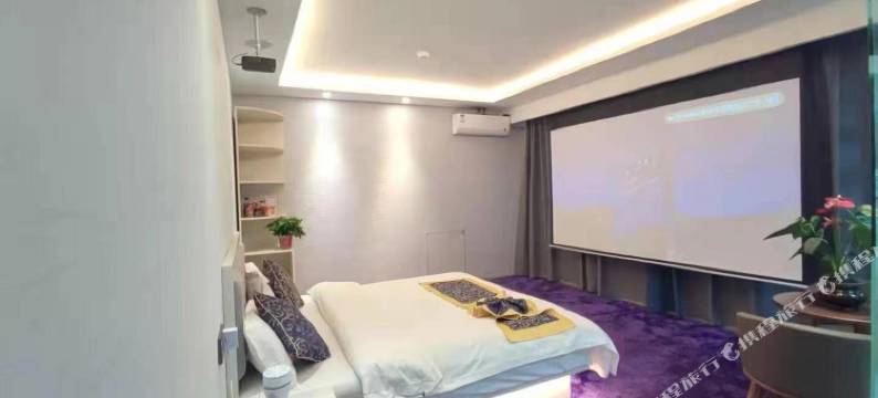 紫惑主题酒店(昆明大商汇官南店)图片