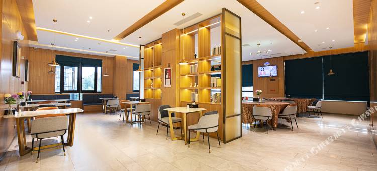 潮曼酒店(驻马店高铁站店)图片