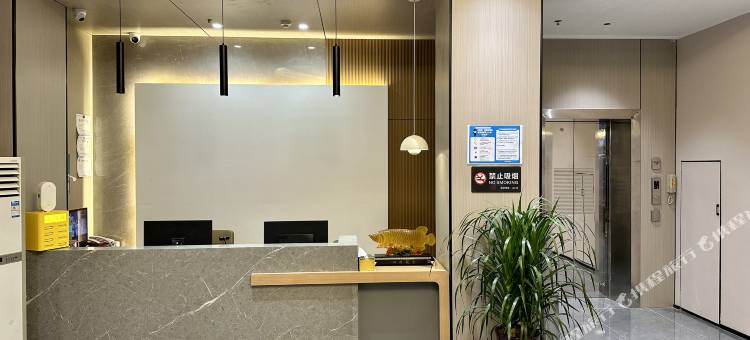 禧岸欢娱酒店(潢川西亚和悦广场店)图片