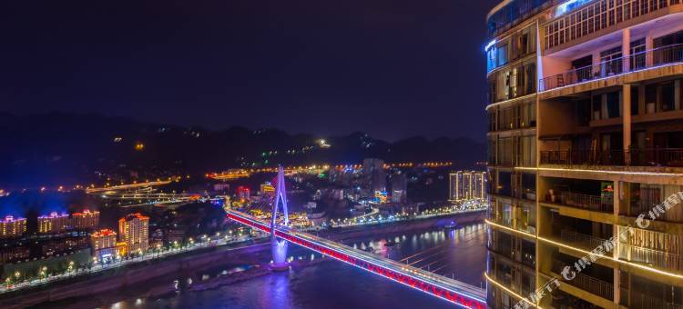 江畔云端S·Santorini高空江景公寓(重庆解放碑朝天门广场店)图片