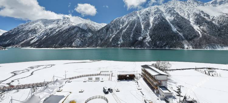 邻湖民宿图片