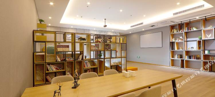 花祺精选酒店(东台高铁站汇银广场店)图片