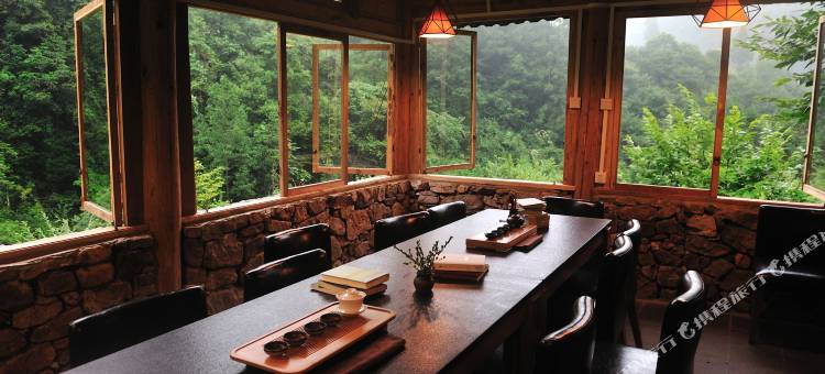 群山之心·夹缝岩民宿图片
