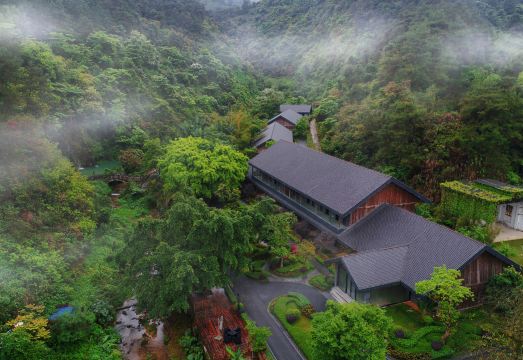 广悦尚·蟠龙谷外景图