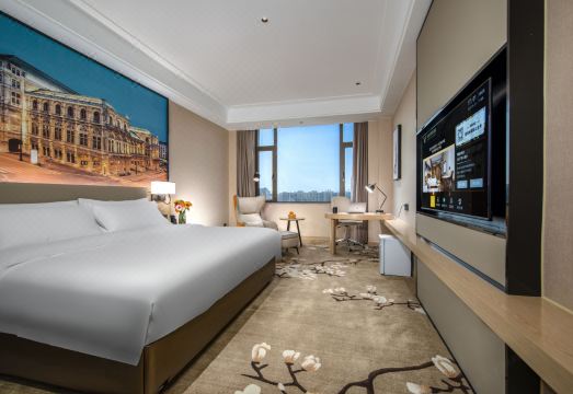 Vienna International Hotel (Tangyin Shangyi Square) Hotel Overview