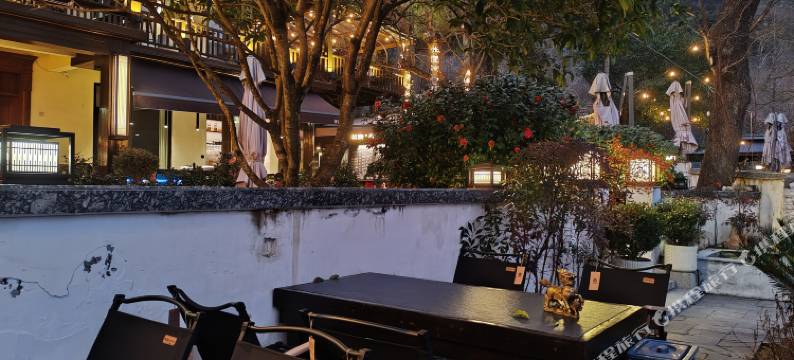 衡山半山腰郡玉山庄图片