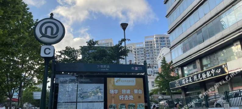 邻海畔公寓(万象城五四广场地铁站店)图片