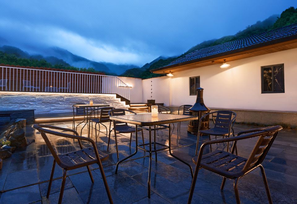 Shennongjia Lanshannan Hotel Hotel Overview