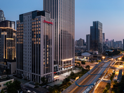武汉东湖楚河汉街希尔顿欢朋酒店