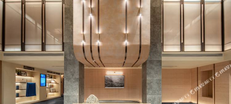 康定新都桥318国道亚朵酒店图片