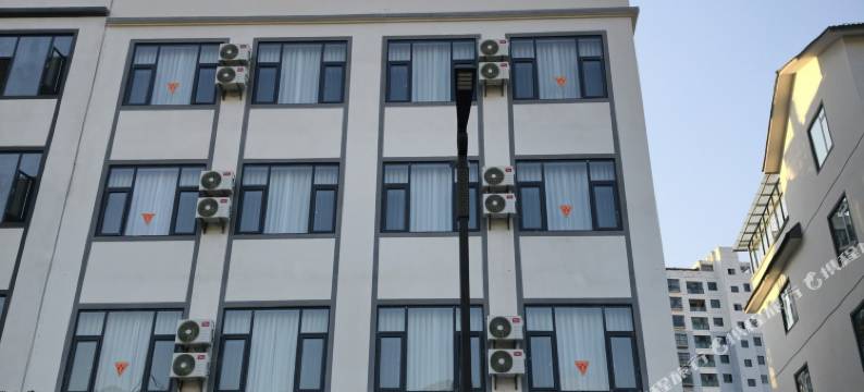 龙陵云曼酒店图片