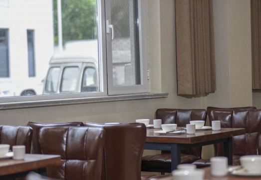 Vienna Hotel (Jiaozhou Jiaodong International Airport) Hotel Overview