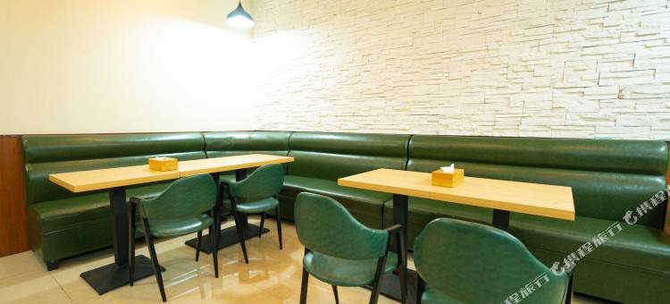 师宗四方格酒店图片