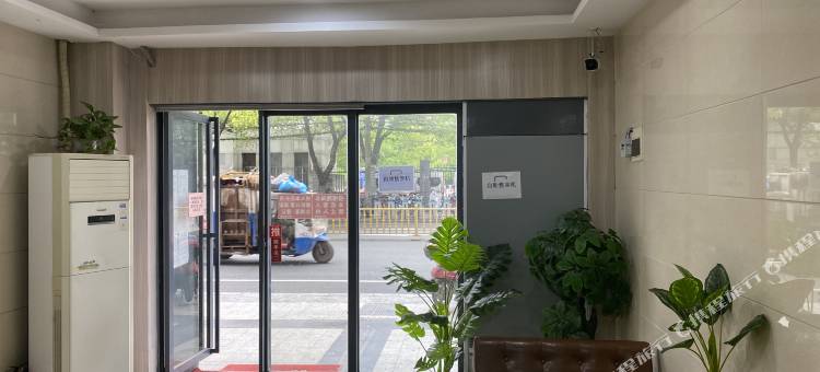 南昌满天星精选酒店(八一广场丁公路南地铁站店)图片