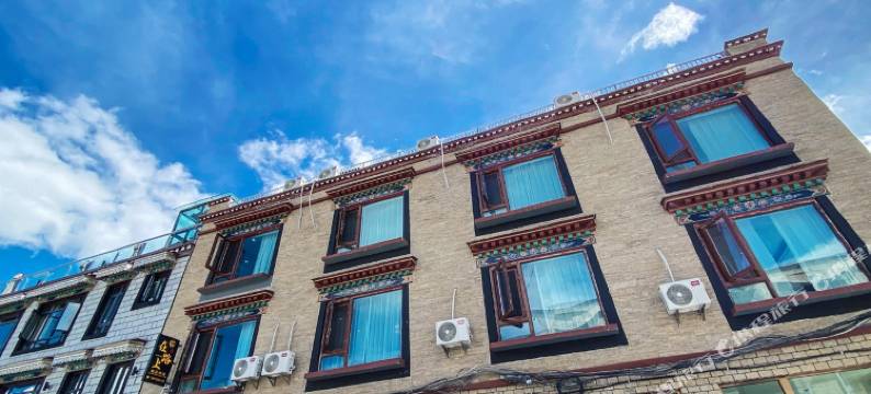 在路上精品客栈(布达拉宫店)图片