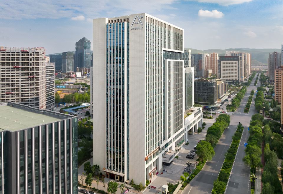 西宁海湖新区国投广场亚朵S酒店外景图