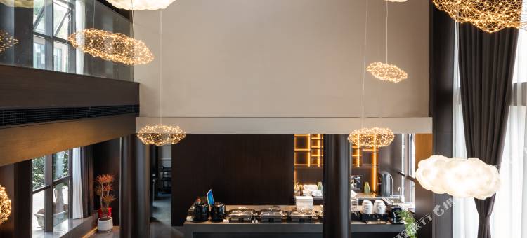 栖尘酒店(屏山县3A体育公园马湖公园店)图片