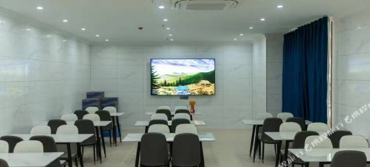 转角智能客房酒店(惠来西溪客运站店)图片