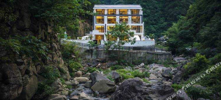 衿禧JINXI·安吉峡谷溪畔私汤温泉度假美宿图片